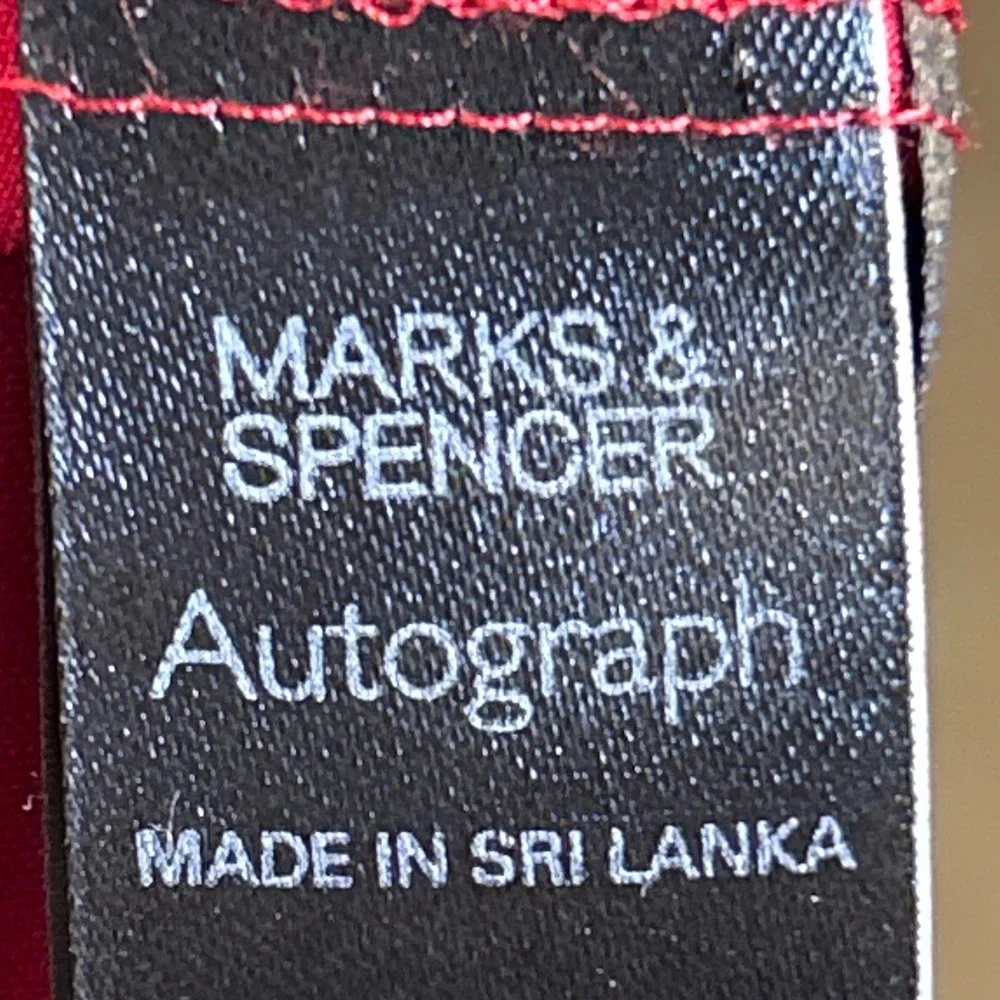 Autograph capture attention